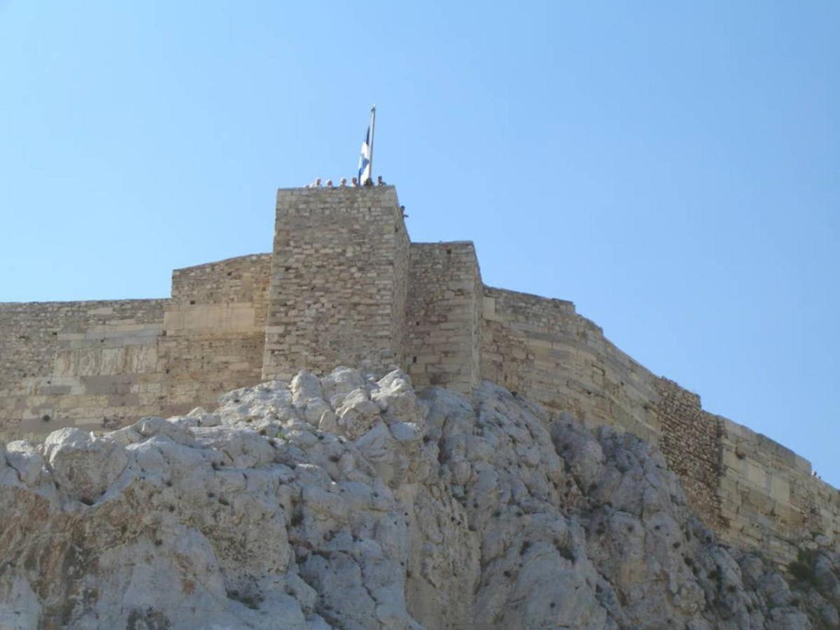 شقة Live At The Acropolis Shadow - Under Super Scenic Anafiotika أثينا المظهر الخارجي الصورة